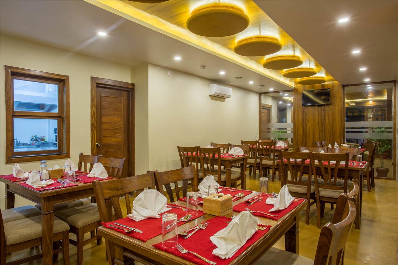 Hotel Portland Pokhara Kültér fotó