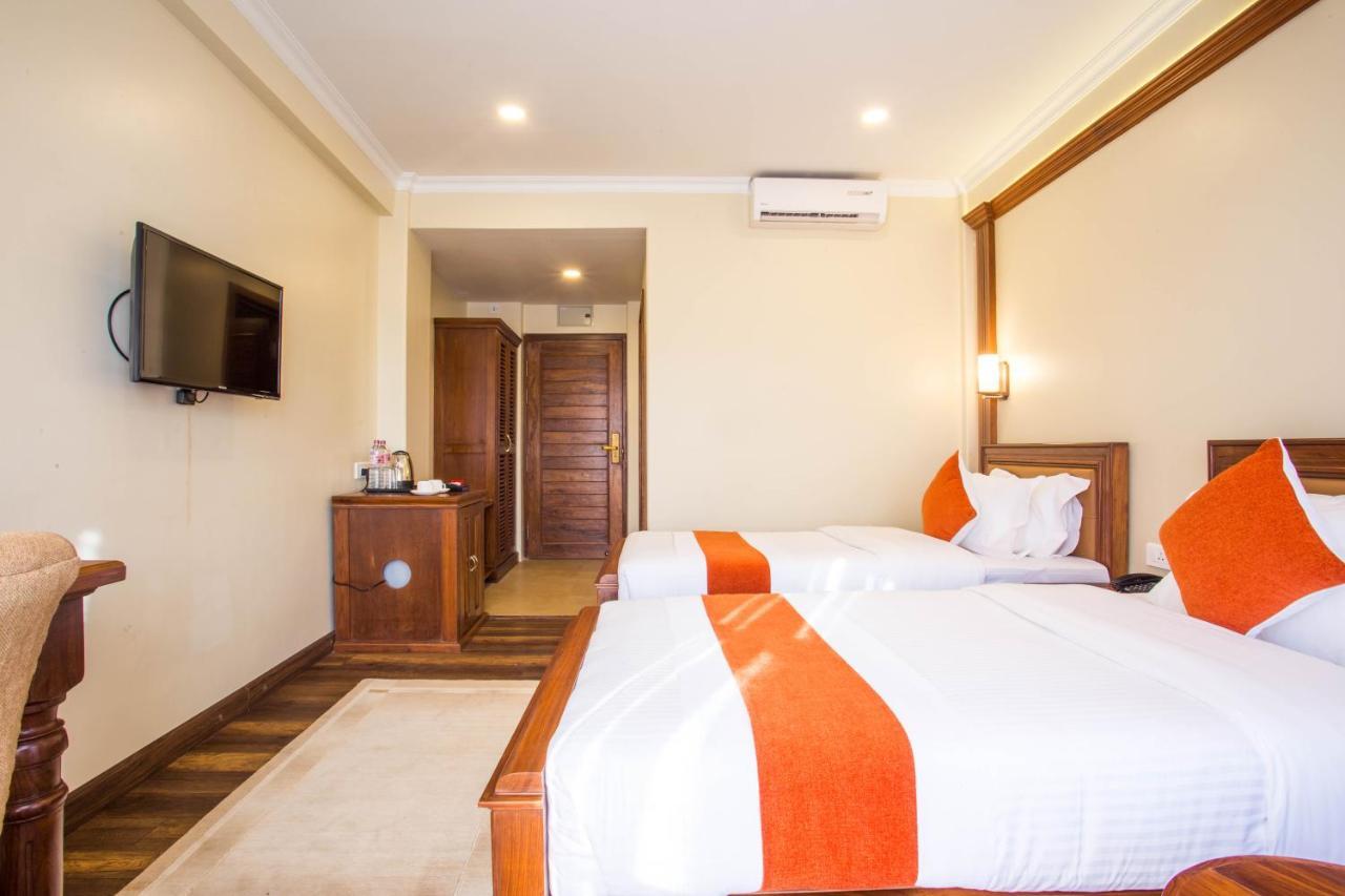 Hotel Portland Pokhara Kültér fotó