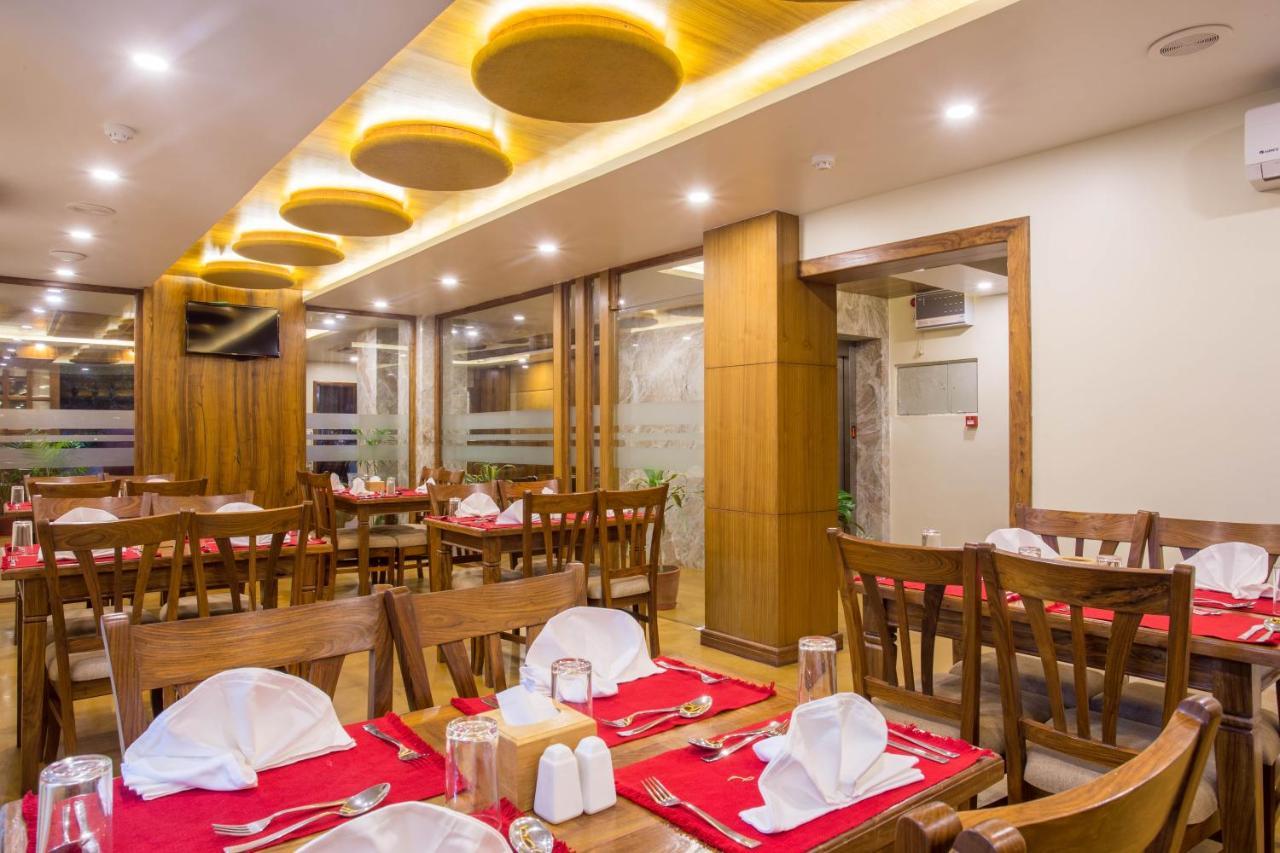 Hotel Portland Pokhara Kültér fotó