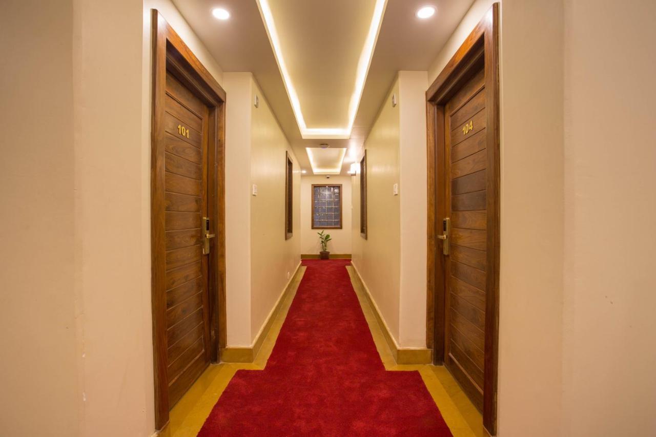 Hotel Portland Pokhara Kültér fotó
