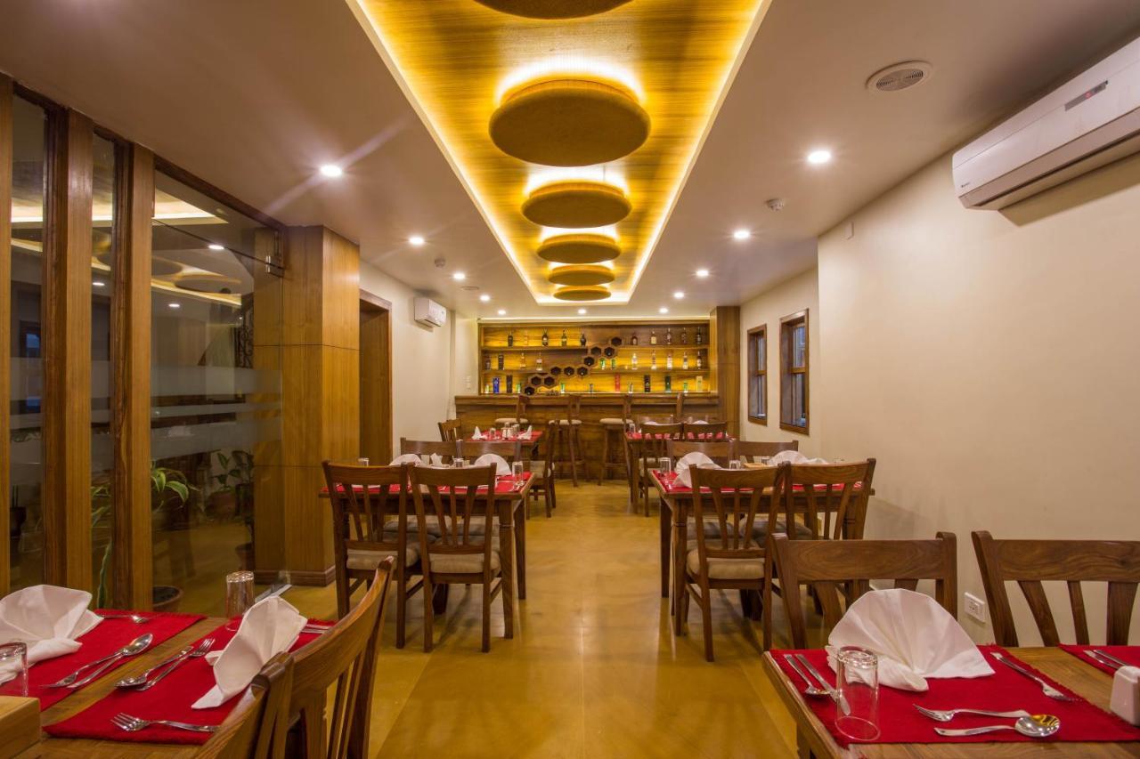 Hotel Portland Pokhara Kültér fotó