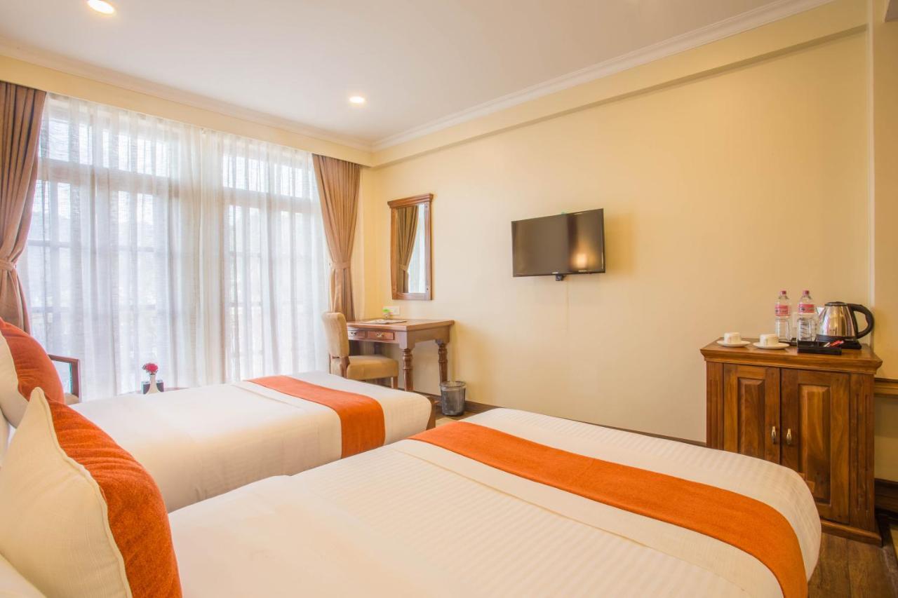 Hotel Portland Pokhara Kültér fotó