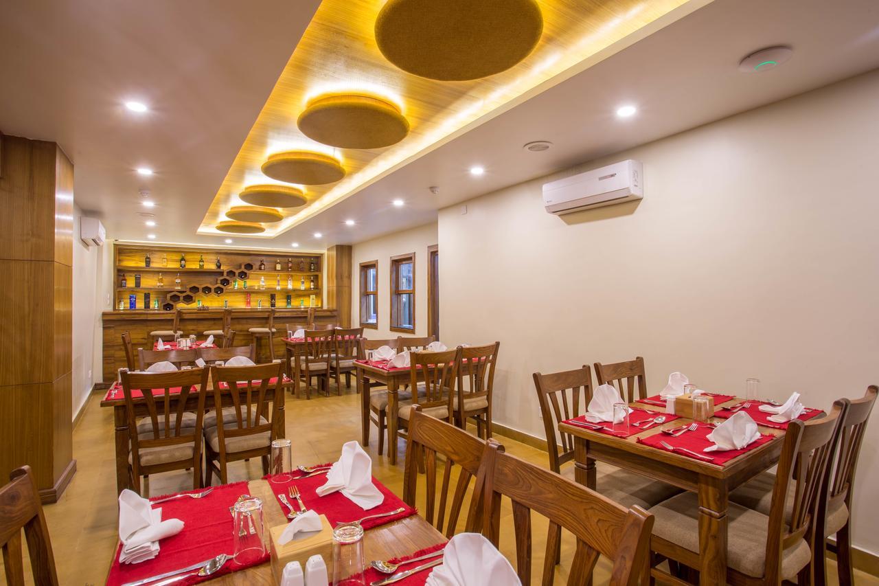 Hotel Portland Pokhara Kültér fotó