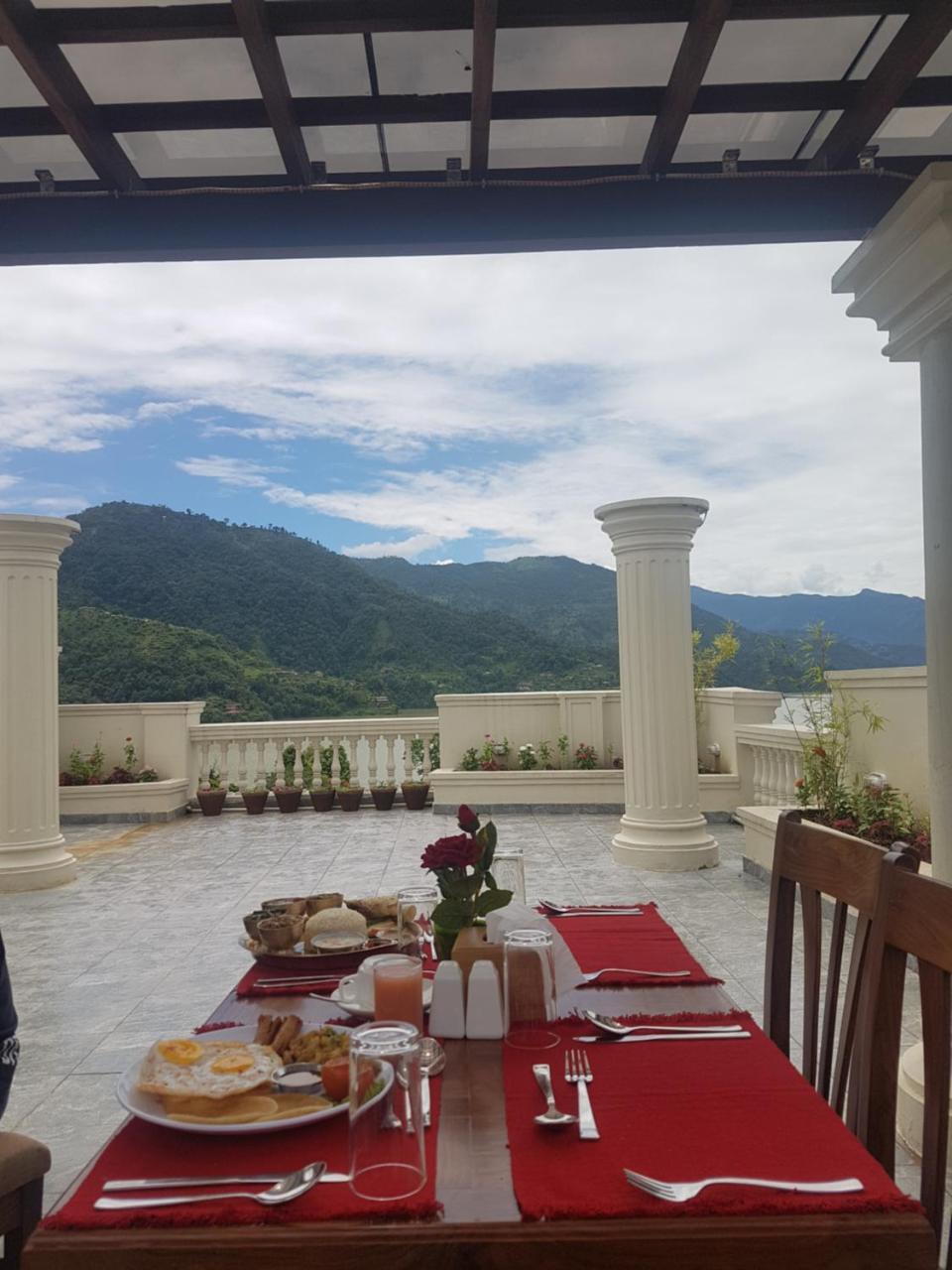 Hotel Portland Pokhara Kültér fotó